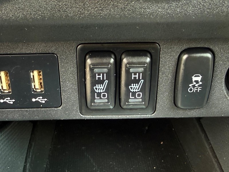 Mitsubishi Outlander Sport Vehicle Image 18