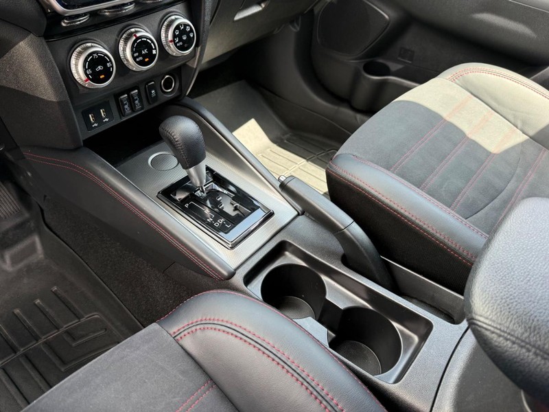 Mitsubishi Outlander Sport Vehicle Image 19