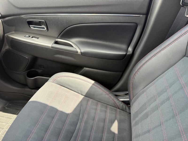 Mitsubishi Outlander Sport Vehicle Image 20