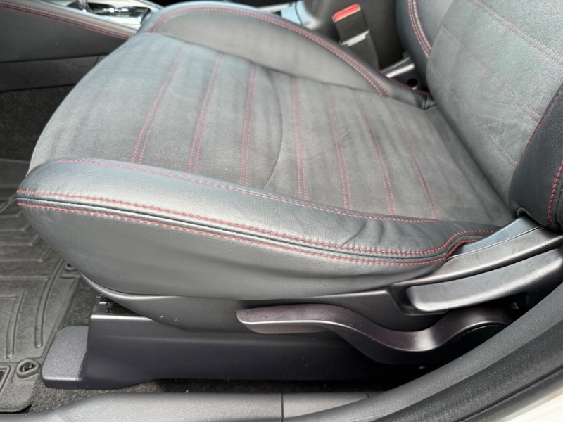 Mitsubishi Outlander Sport Vehicle Image 24