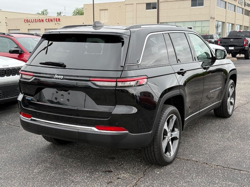 Jeep Grand Cherokee 4xe Vehicle Image 03