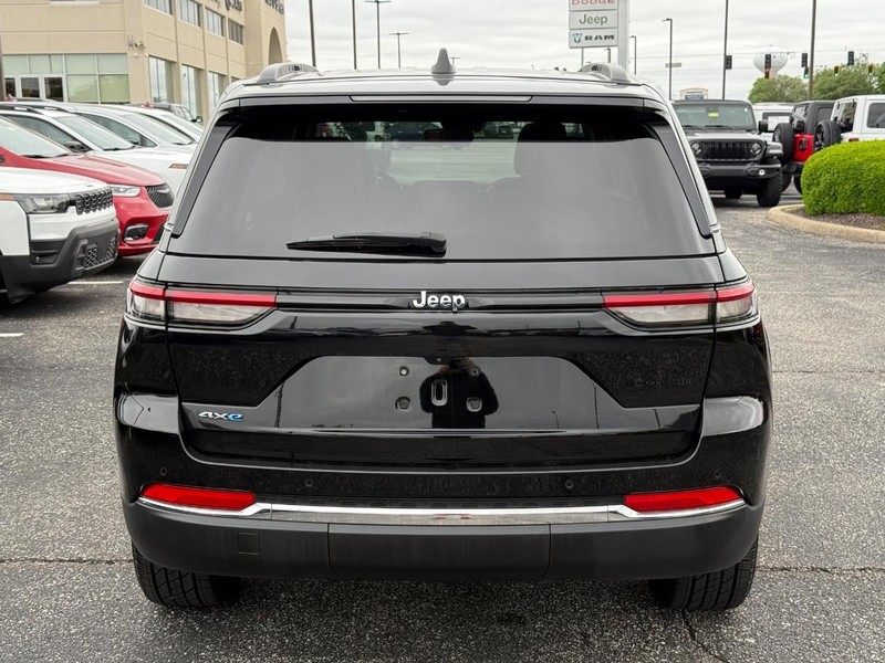 Jeep Grand Cherokee 4xe Vehicle Image 04