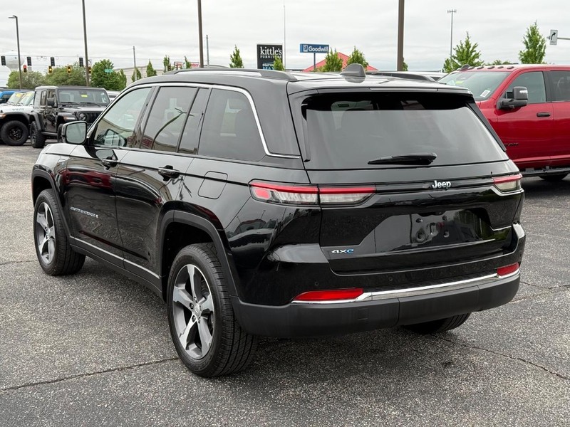 Jeep Grand Cherokee 4xe Vehicle Image 05