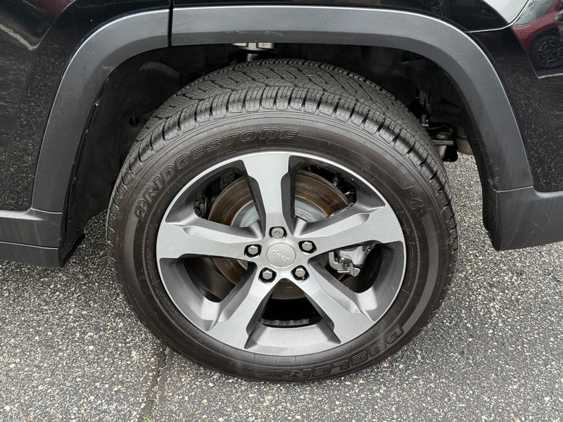 Jeep Grand Cherokee 4xe Vehicle Image 06