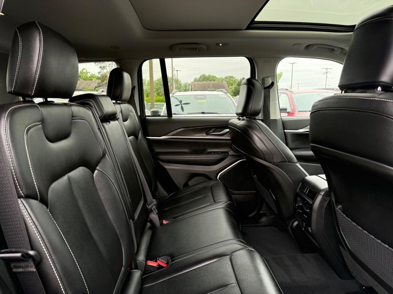 Jeep Grand Cherokee 4xe Vehicle Image 11