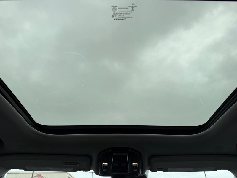Jeep Grand Cherokee 4xe Vehicle Image 12