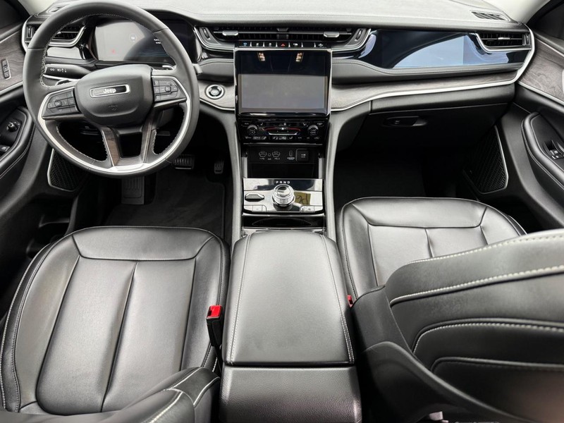 Jeep Grand Cherokee 4xe Vehicle Image 13