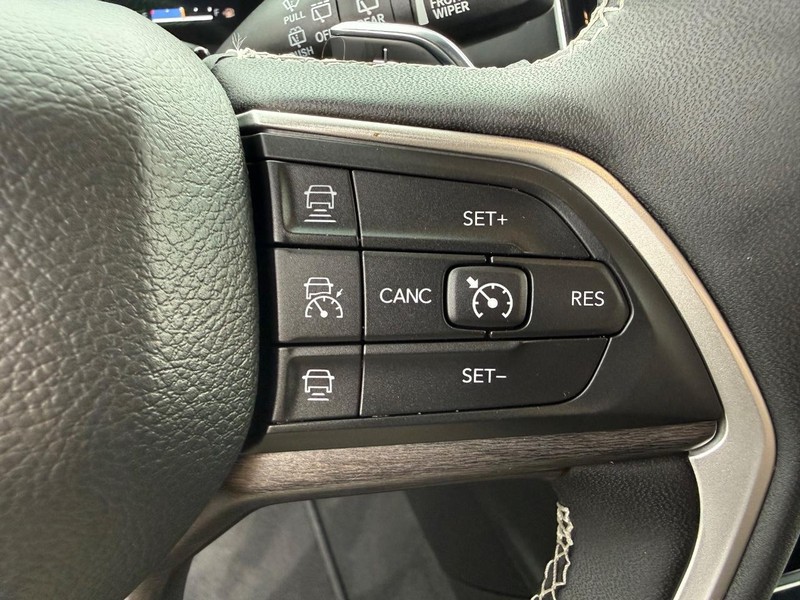 Jeep Grand Cherokee 4xe Vehicle Image 16