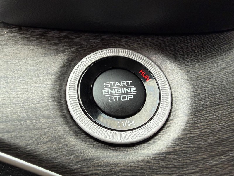 Jeep Grand Cherokee 4xe Vehicle Image 17
