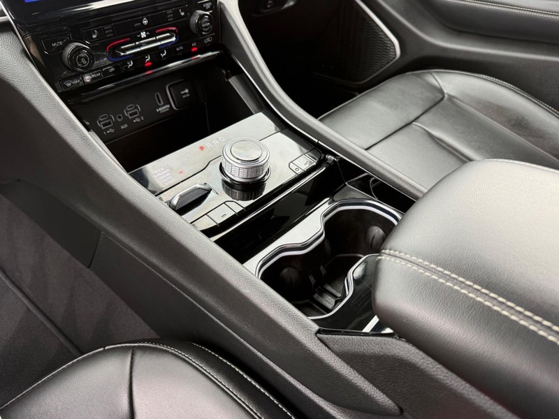 Jeep Grand Cherokee 4xe Vehicle Image 22