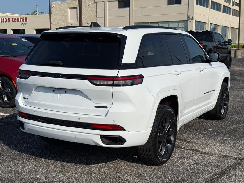 Jeep Grand Cherokee 4xe Vehicle Image 03