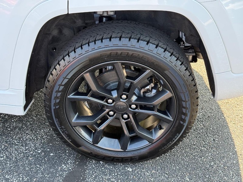 Jeep Grand Cherokee 4xe Vehicle Image 06