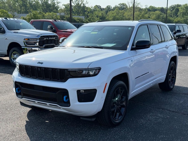 Jeep Grand Cherokee 4xe Vehicle Image 09