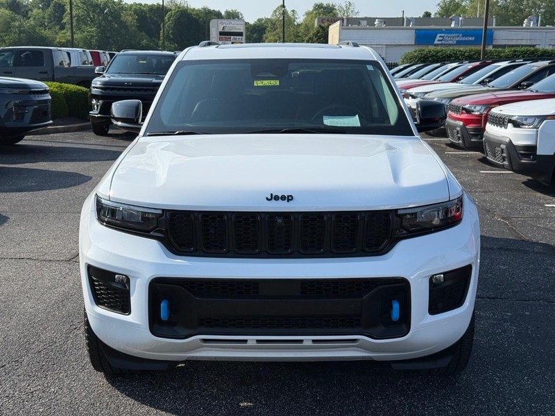 Jeep Grand Cherokee 4xe Vehicle Image 10