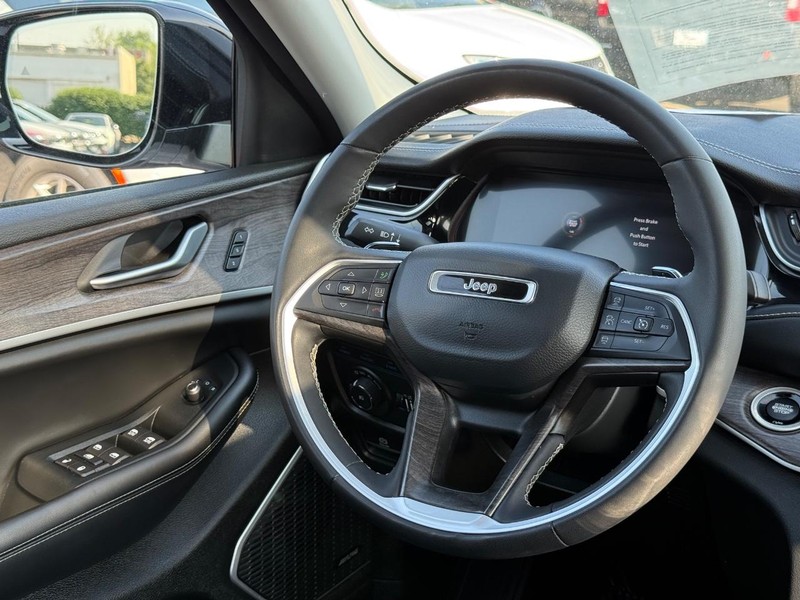 Jeep Grand Cherokee 4xe Vehicle Image 14