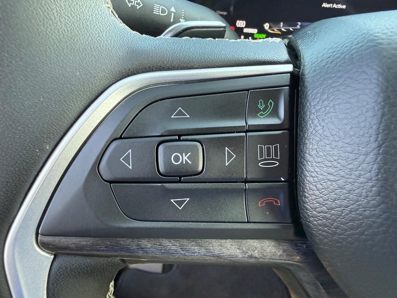 Jeep Grand Cherokee 4xe Vehicle Image 15