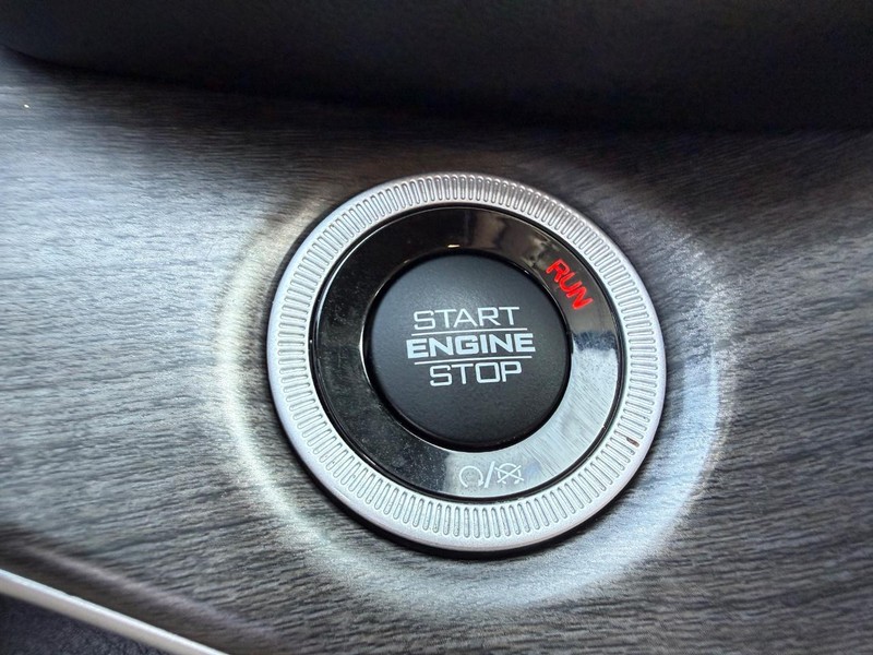 Jeep Grand Cherokee 4xe Vehicle Image 17