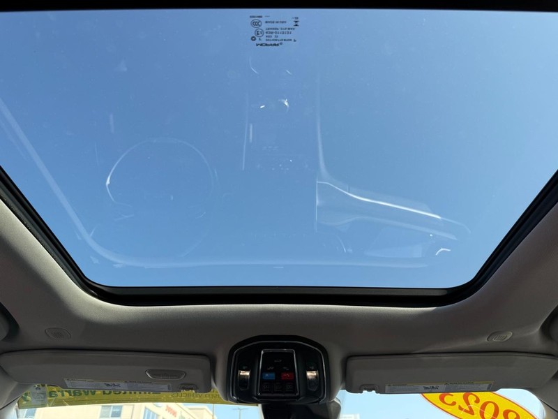 Jeep Grand Cherokee 4xe Vehicle Image 12