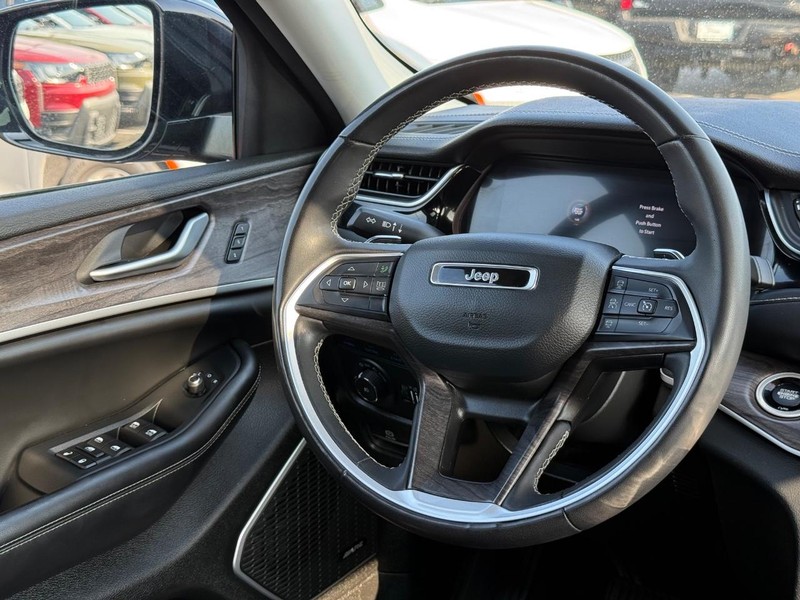Jeep Grand Cherokee 4xe Vehicle Image 14