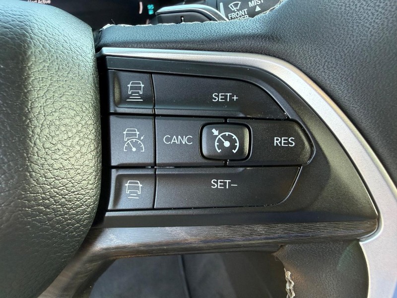 Jeep Grand Cherokee 4xe Vehicle Image 16