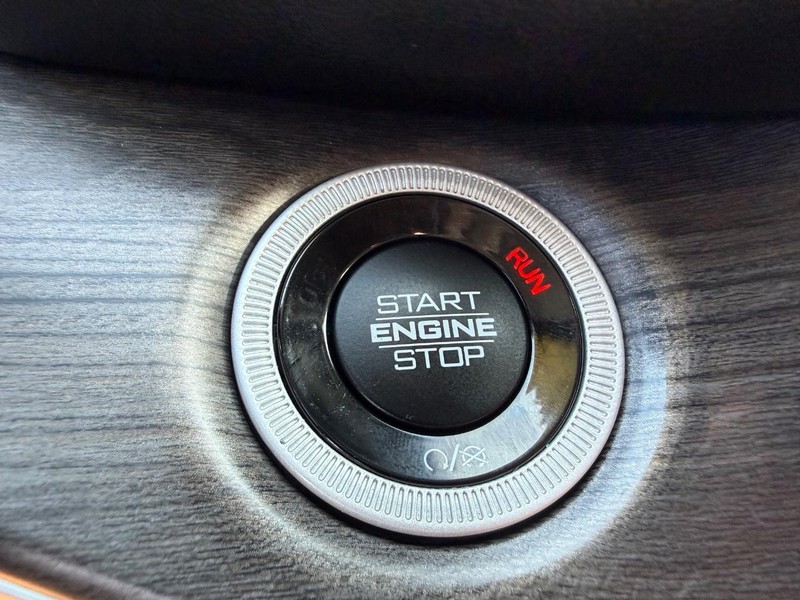Jeep Grand Cherokee 4xe Vehicle Image 17
