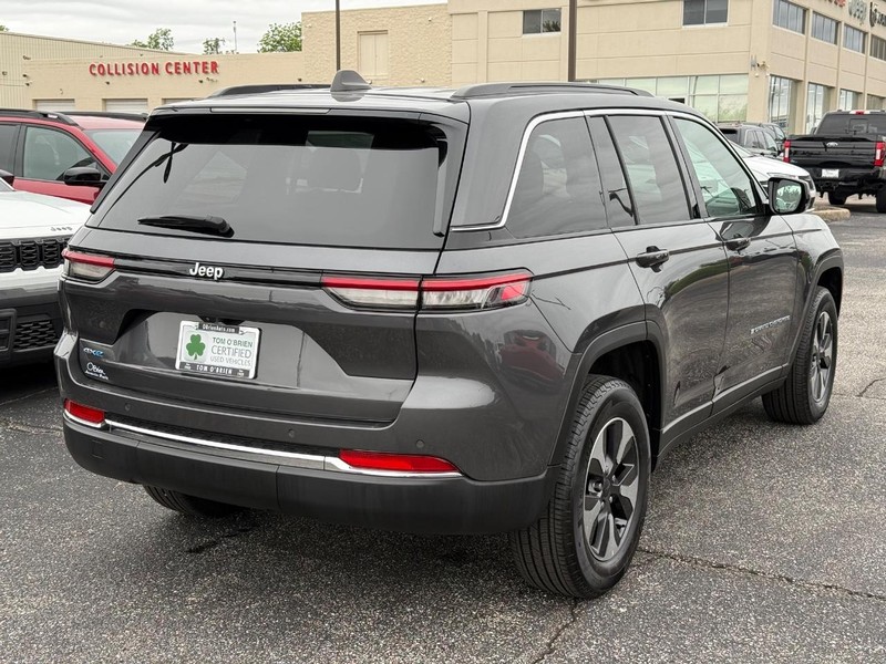 Jeep Grand Cherokee 4xe Vehicle Image 03
