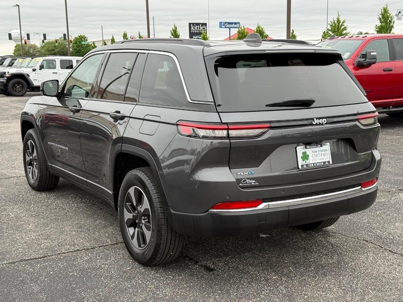 Jeep Grand Cherokee 4xe Vehicle Image 05
