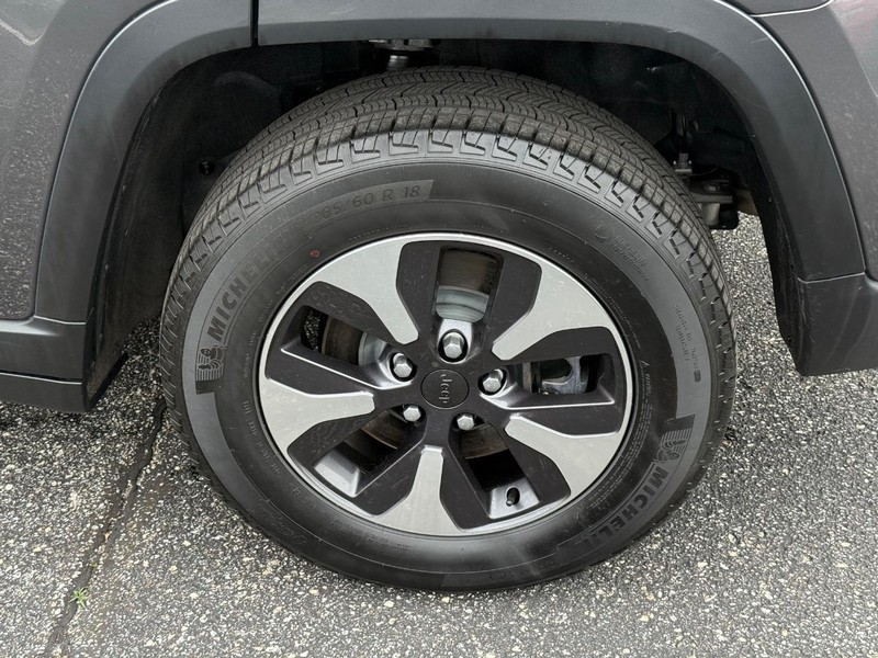 Jeep Grand Cherokee 4xe Vehicle Image 06