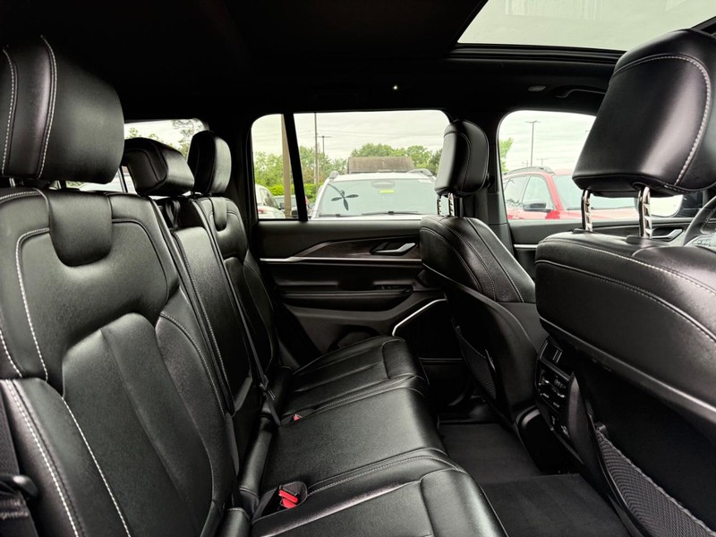 Jeep Grand Cherokee 4xe Vehicle Image 11