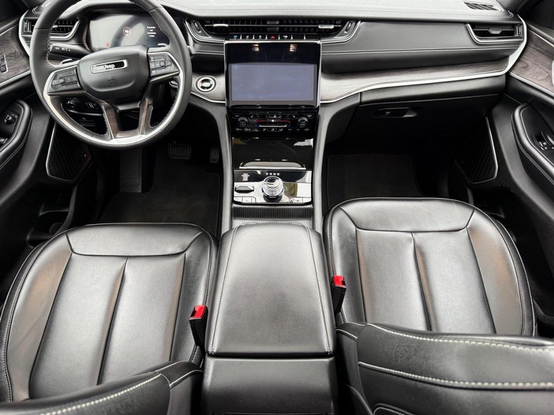Jeep Grand Cherokee 4xe Vehicle Image 13