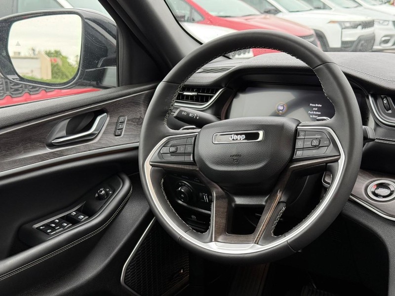 Jeep Grand Cherokee 4xe Vehicle Image 14