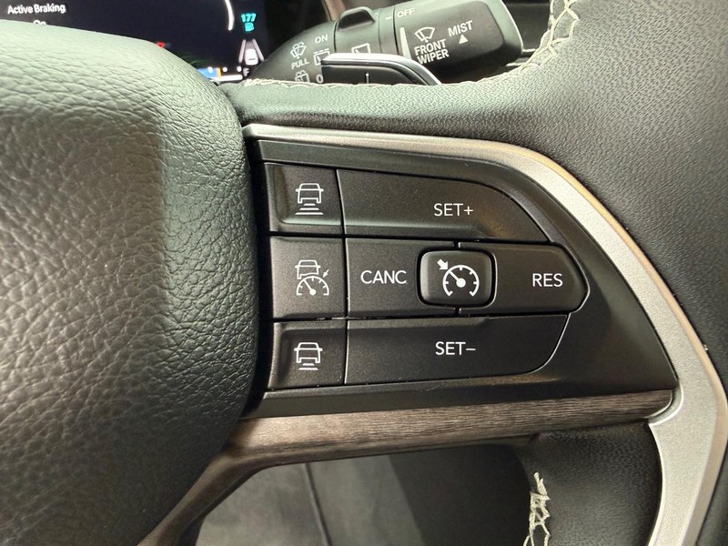 Jeep Grand Cherokee 4xe Vehicle Image 16