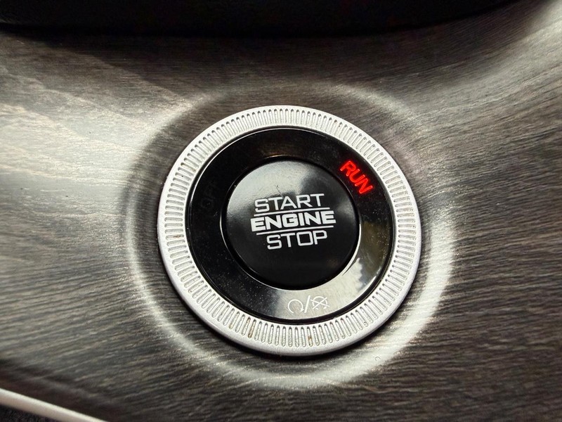 Jeep Grand Cherokee 4xe Vehicle Image 17