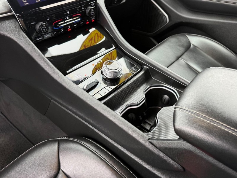 Jeep Grand Cherokee 4xe Vehicle Image 22