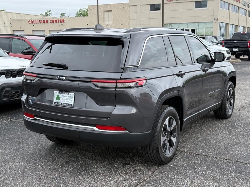 Jeep Grand Cherokee 4xe Vehicle Image 03