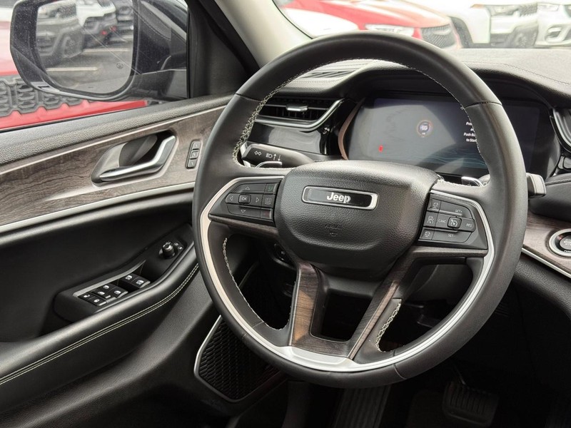 Jeep Grand Cherokee 4xe Vehicle Image 14
