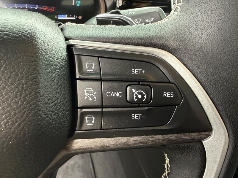 Jeep Grand Cherokee 4xe Vehicle Image 16