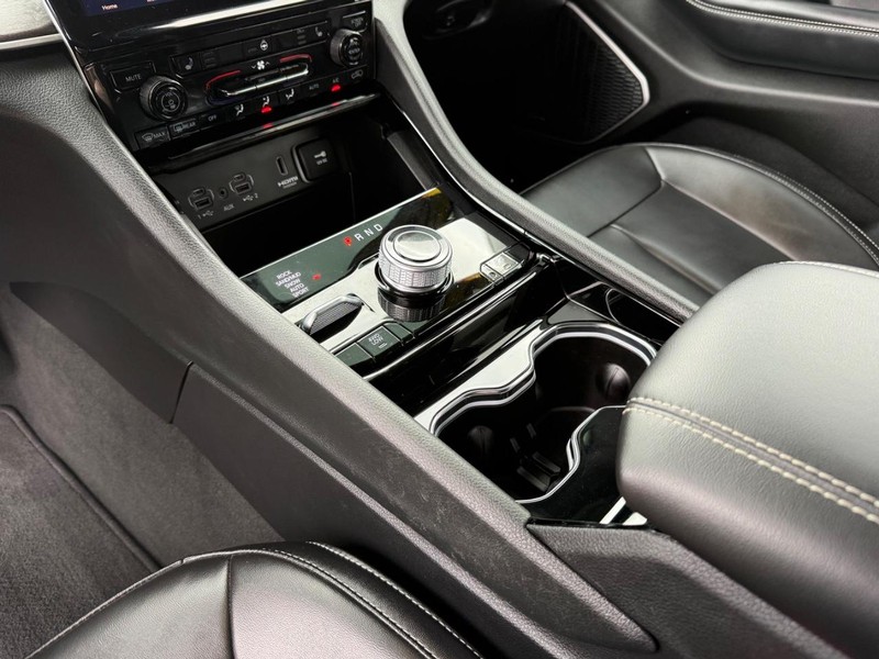 Jeep Grand Cherokee 4xe Vehicle Image 22