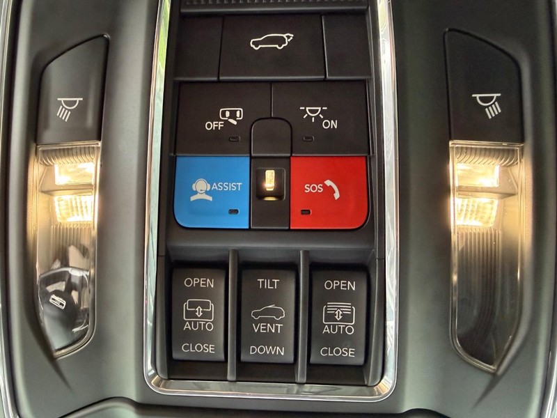 Jeep Grand Cherokee 4xe Vehicle Image 24