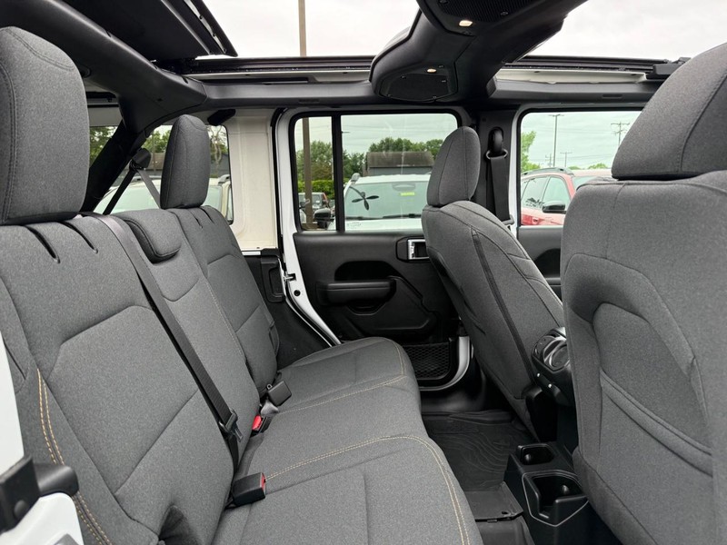 Jeep Wrangler Vehicle Image 10