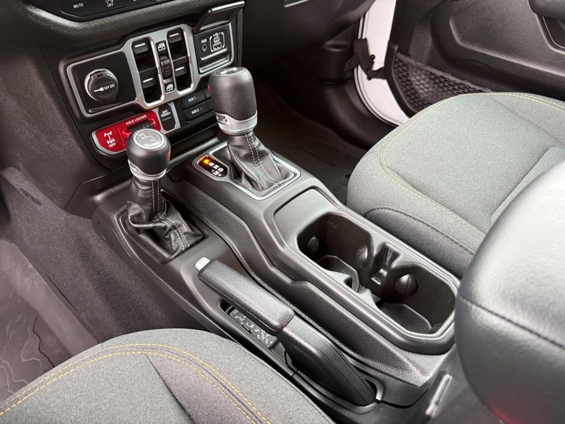 Jeep Wrangler Vehicle Image 21