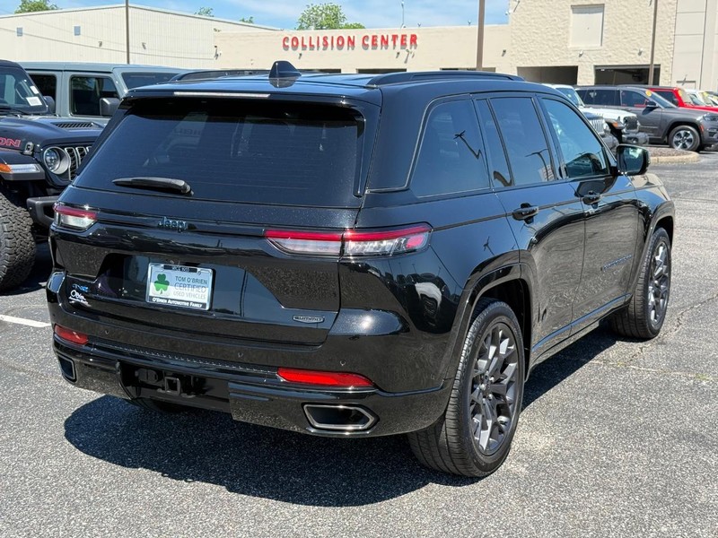 Jeep Grand Cherokee 4xe Vehicle Image 03