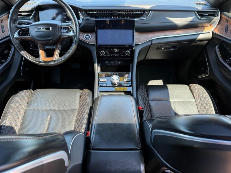 Jeep Grand Cherokee 4xe Vehicle Image 13