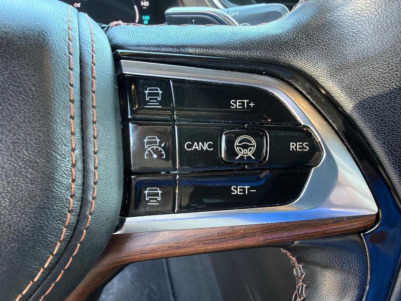 Jeep Grand Cherokee 4xe Vehicle Image 16