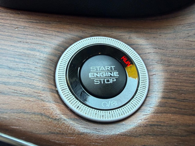 Jeep Grand Cherokee 4xe Vehicle Image 17