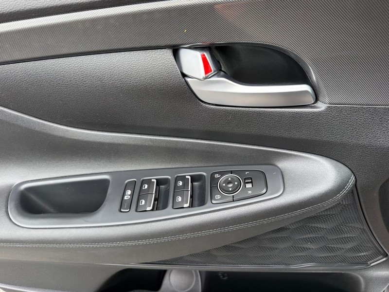 Hyundai Santa Fe Vehicle Image 25