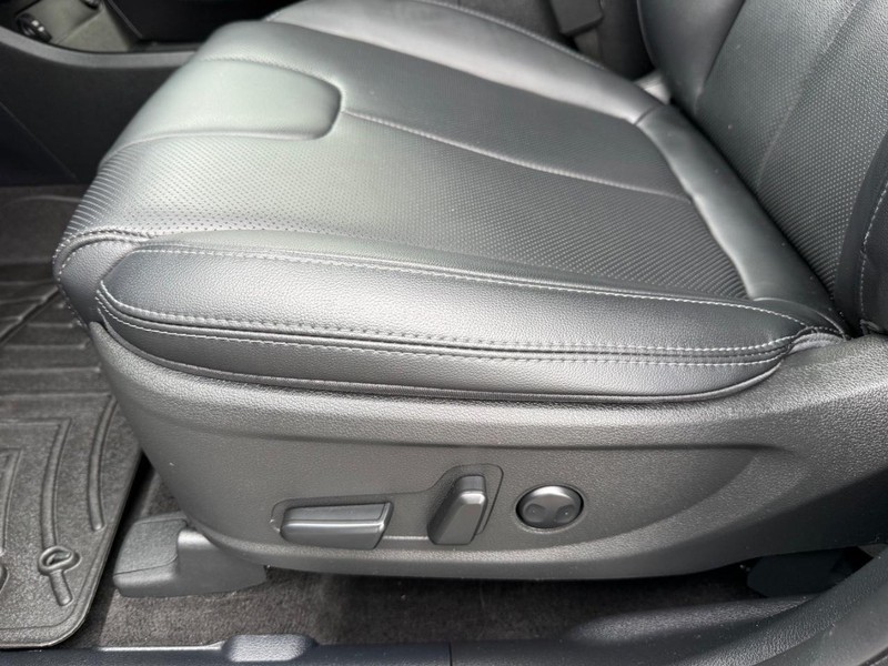 Hyundai Santa Fe Vehicle Image 26