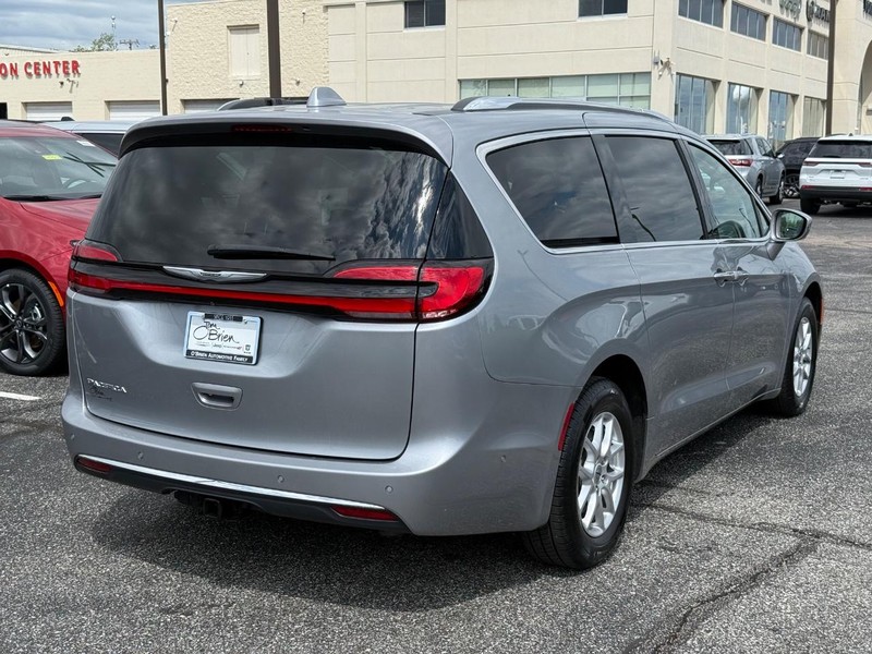 Chrysler Pacifica Vehicle Image 03