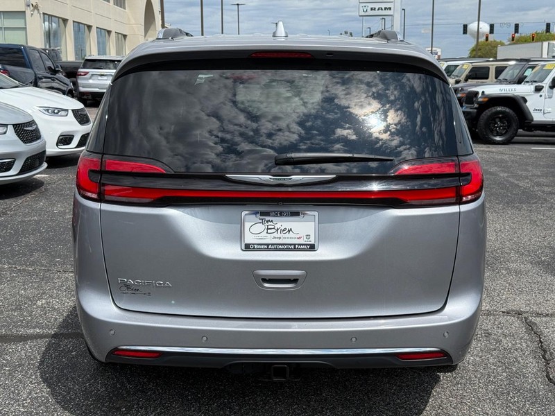 Chrysler Pacifica Vehicle Image 04
