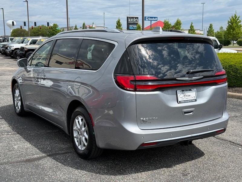 Chrysler Pacifica Vehicle Image 05